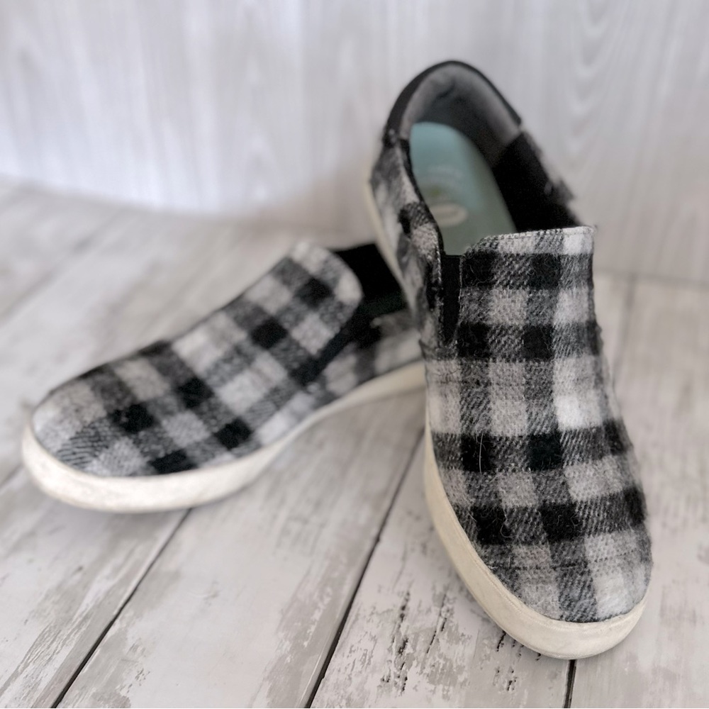 Dr. Scholl’s Slip On Sneaker - 7.5 WIDE